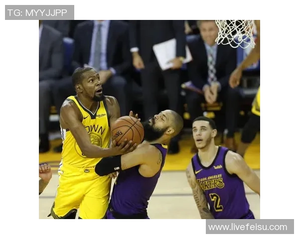 勇士与湖人2014年圣诞大战回顾激情对决引发球迷热议